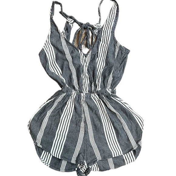 Abercrombie & Fitch open back romper. - Picture 2 of 4